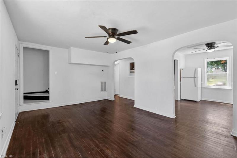 Photo 20 of 38 residential for sale in Portsmouth virginia