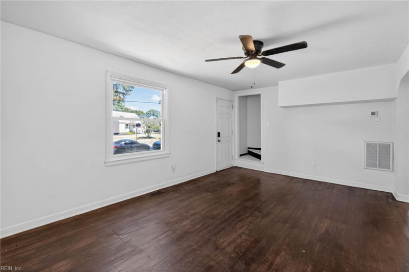 Photo 23 of 38 residential for sale in Portsmouth virginia