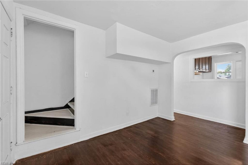 Photo 26 of 38 residential for sale in Portsmouth virginia