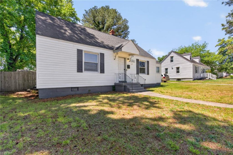 Photo 3 of 38 residential for sale in Portsmouth virginia