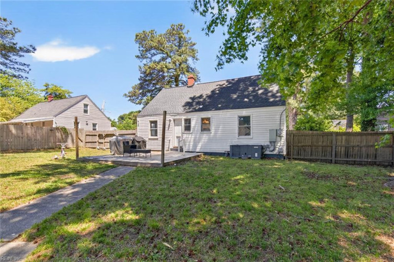 Photo 33 of 38 residential for sale in Portsmouth virginia
