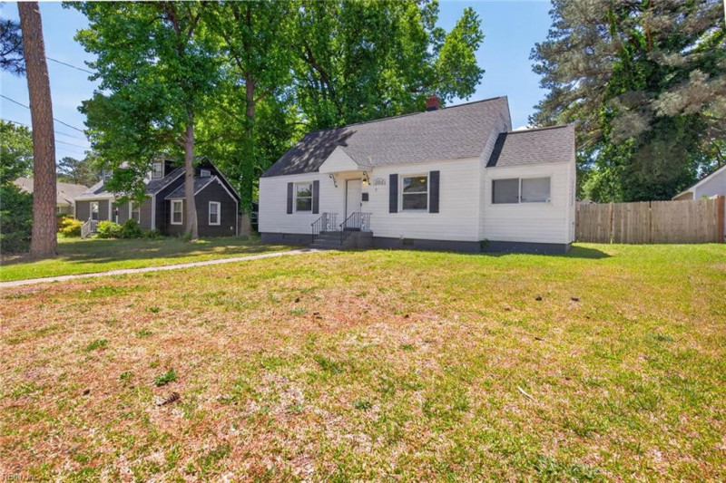 Photo 4 of 38 residential for sale in Portsmouth virginia