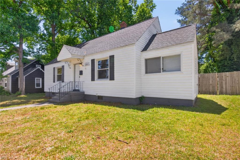 Photo 5 of 38 residential for sale in Portsmouth virginia