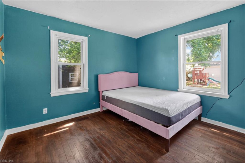 Photo 8 of 38 residential for sale in Portsmouth virginia