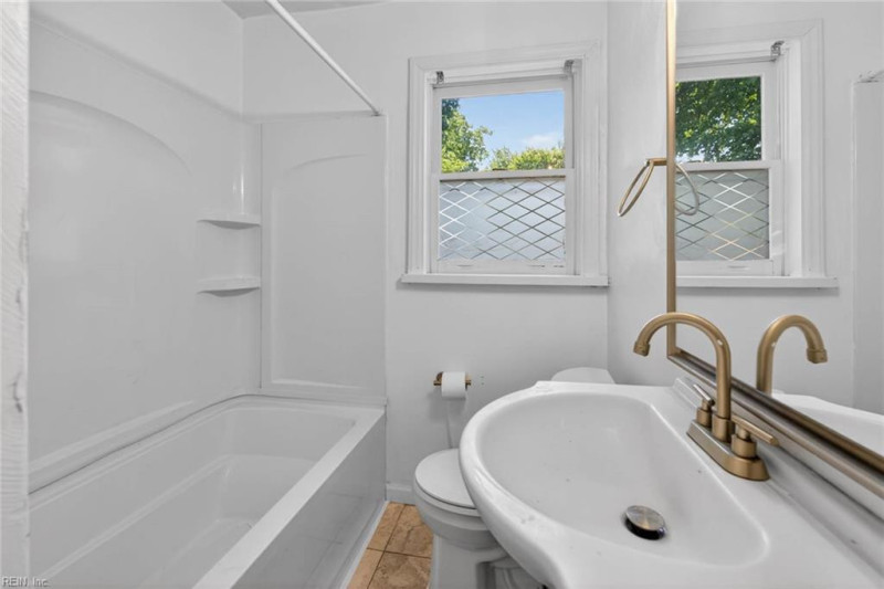 Photo 9 of 38 residential for sale in Portsmouth virginia