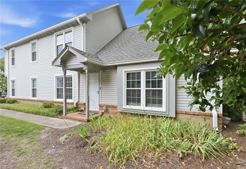 Photo 1 of 34 residential for sale in Chesapeake virginia