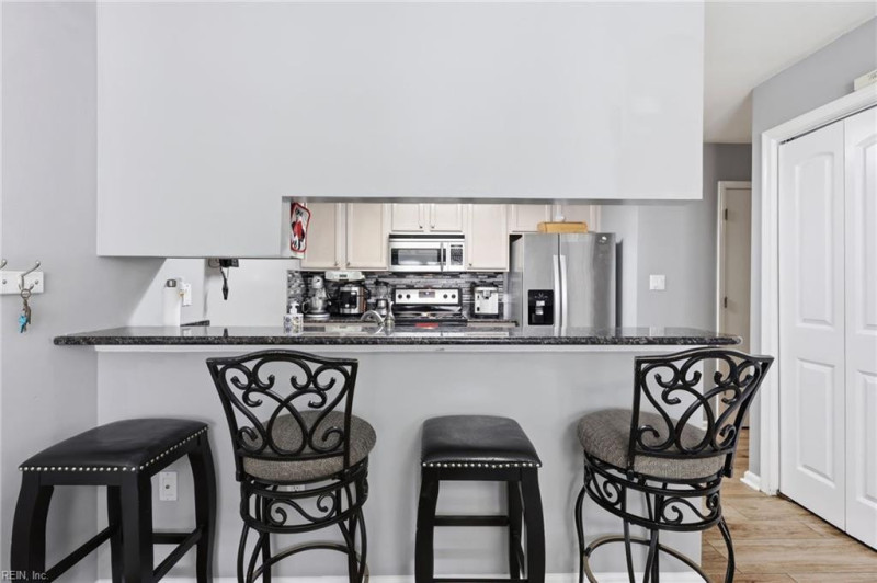 Photo 10 of 34 residential for sale in Chesapeake virginia