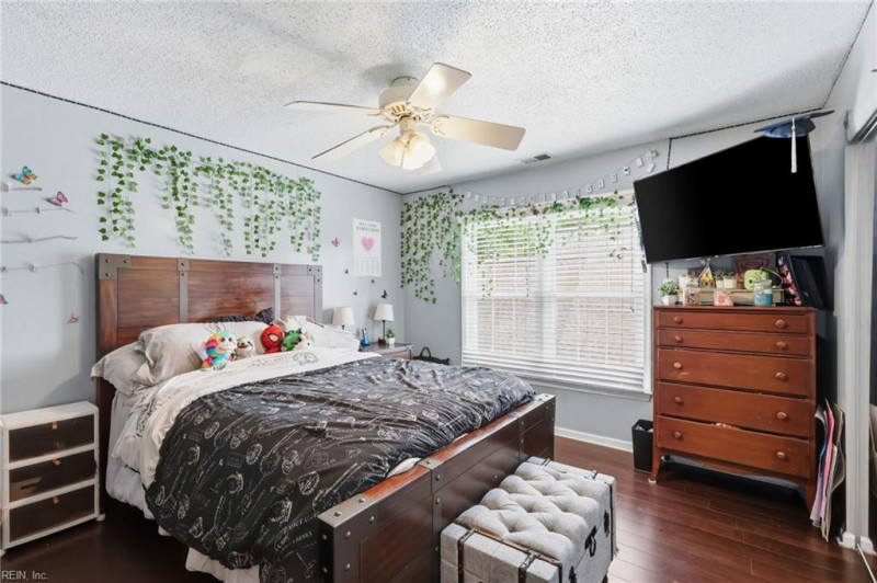 Photo 15 of 34 residential for sale in Chesapeake virginia