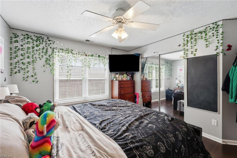 Photo 16 of 34 residential for sale in Chesapeake virginia