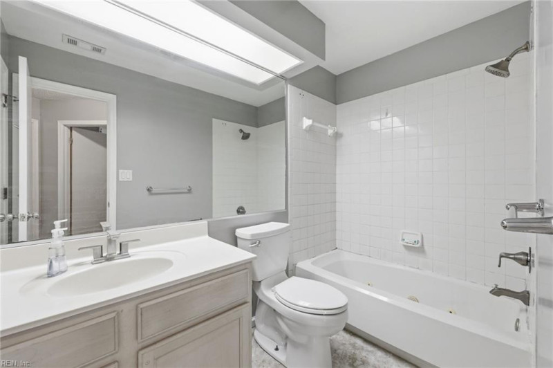 Photo 17 of 34 residential for sale in Chesapeake virginia