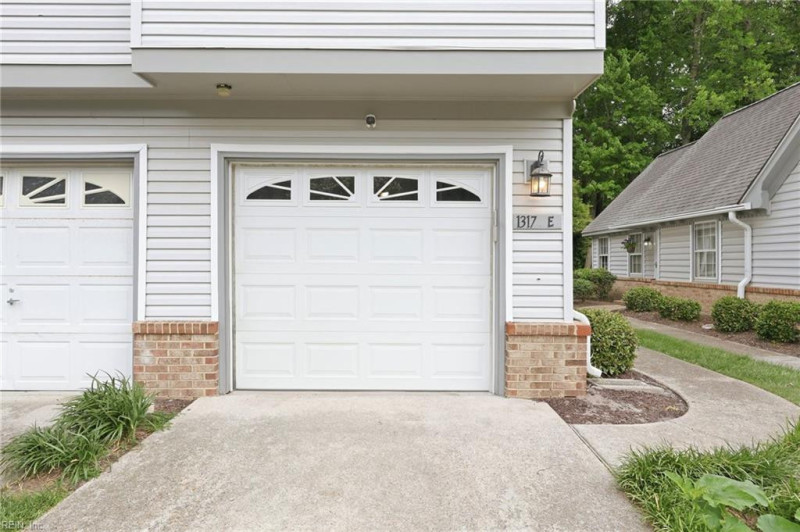 Photo 3 of 34 residential for sale in Chesapeake virginia