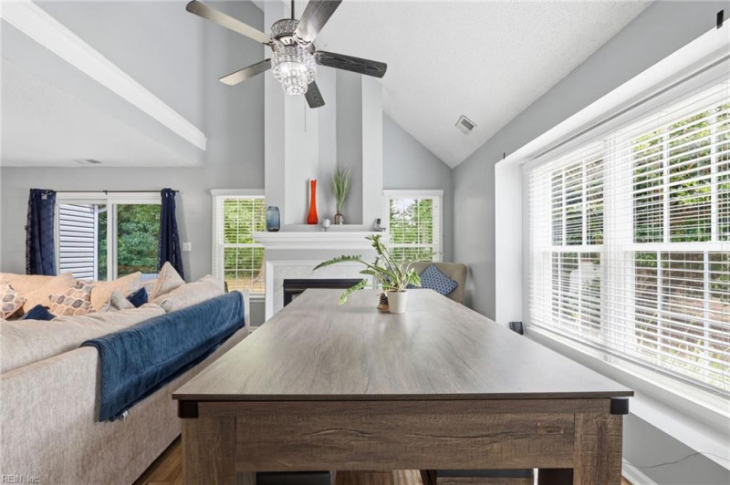 Photo 5 of 34 residential for sale in Chesapeake virginia