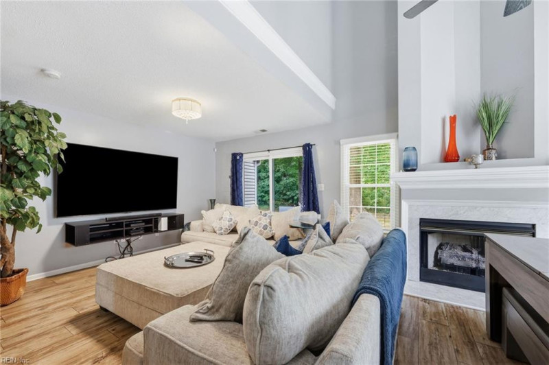 Photo 6 of 34 residential for sale in Chesapeake virginia