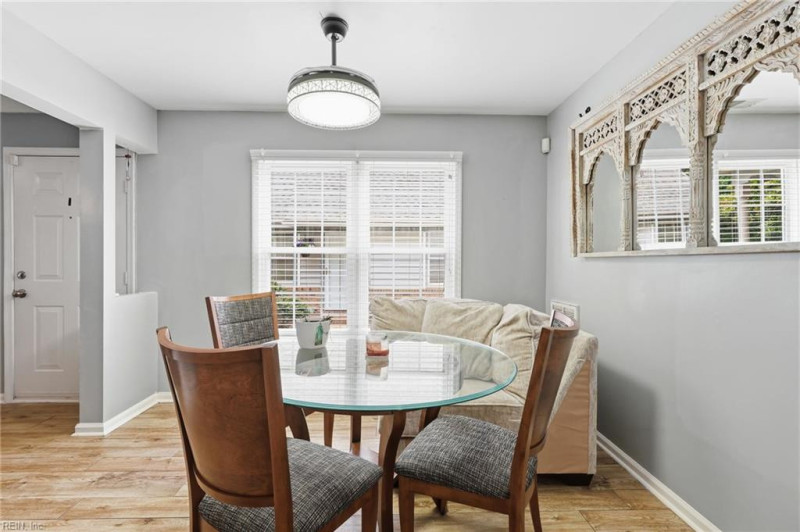 Photo 9 of 34 residential for sale in Chesapeake virginia