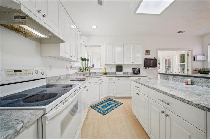 Photo 12 of 49 residential for sale in Virginia Beach virginia