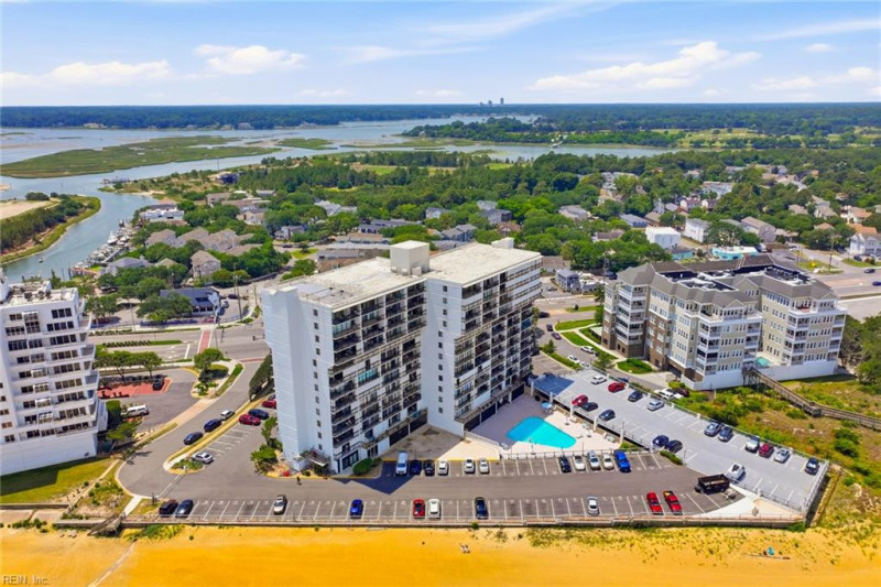 Photo 4 of 42 residential for sale in Virginia Beach virginia