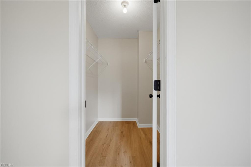 Photo 13 of 28 residential for sale in Chesapeake virginia