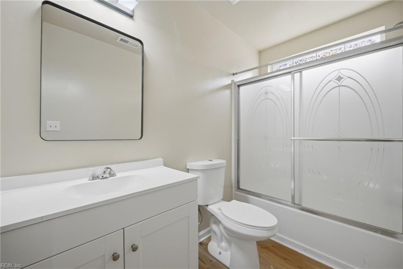 Photo 16 of 28 residential for sale in Chesapeake virginia