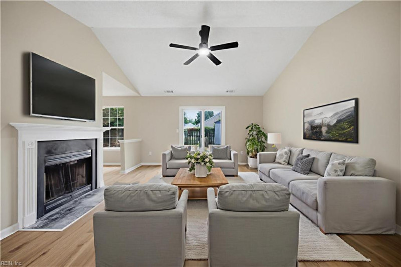 Photo 4 of 28 residential for sale in Chesapeake virginia
