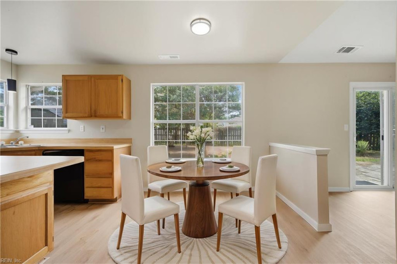 Photo 6 of 28 residential for sale in Chesapeake virginia
