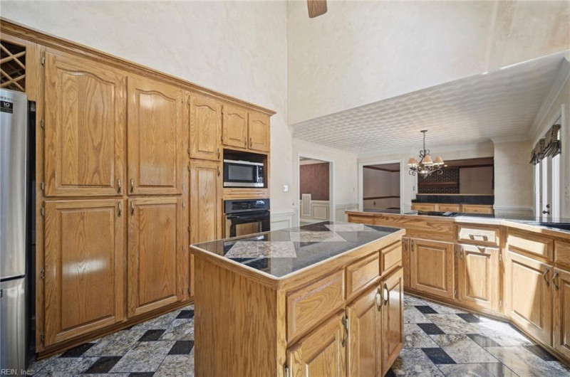 Photo 12 of 32 residential for sale in Chesapeake virginia