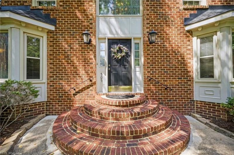 Photo 3 of 32 residential for sale in Chesapeake virginia