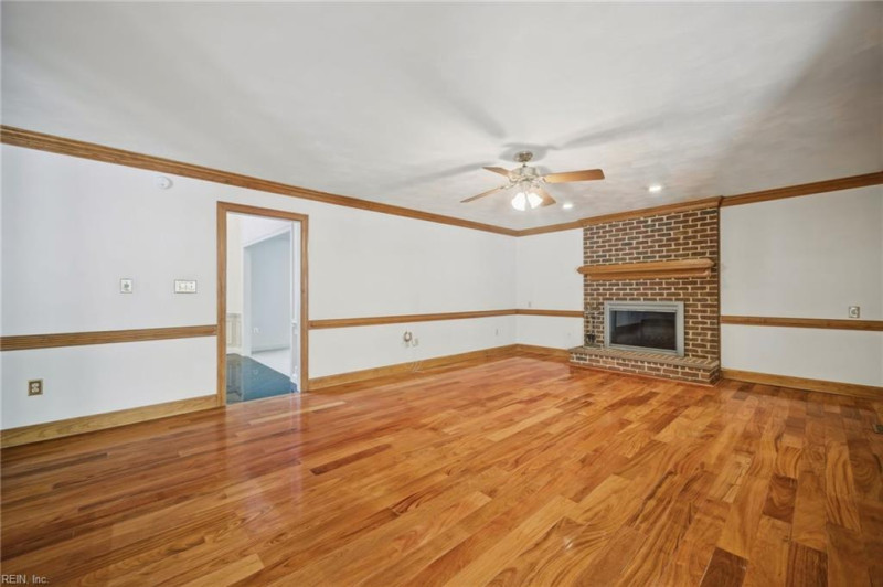 Photo 7 of 32 residential for sale in Chesapeake virginia