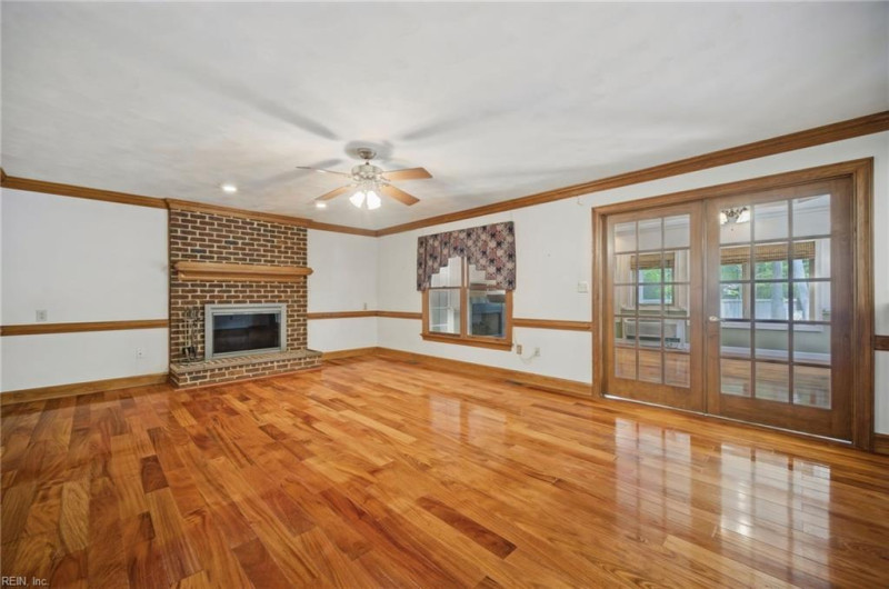 Photo 8 of 32 residential for sale in Chesapeake virginia