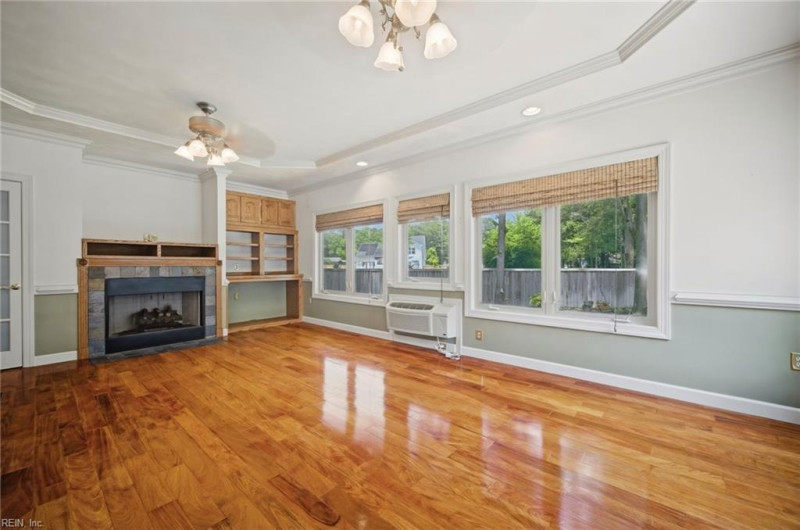 Photo 9 of 32 residential for sale in Chesapeake virginia