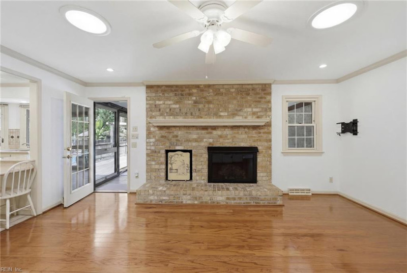 Photo 10 of 46 residential for sale in Chesapeake virginia