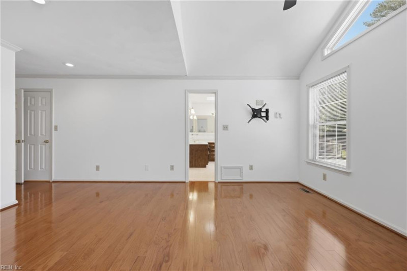 Photo 17 of 46 residential for sale in Chesapeake virginia