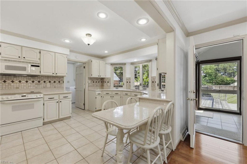 Photo 2 of 46 residential for sale in Chesapeake virginia