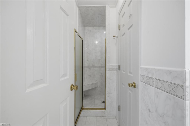 Photo 20 of 46 residential for sale in Chesapeake virginia