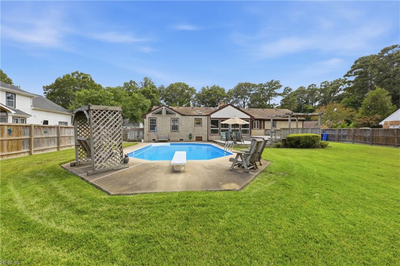 Photo 34 of 46 residential for sale in Chesapeake virginia