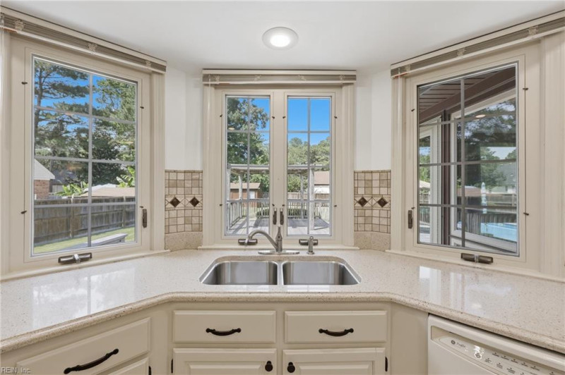 Photo 4 of 46 residential for sale in Chesapeake virginia