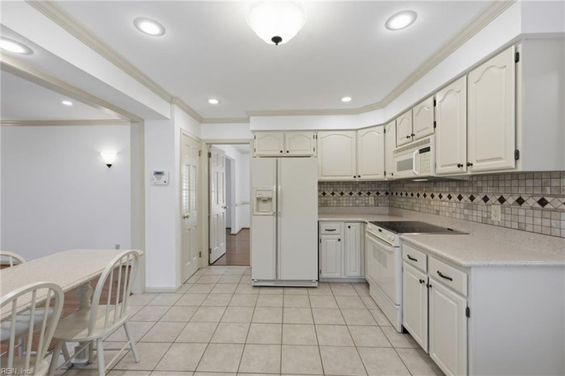 Photo 5 of 46 residential for sale in Chesapeake virginia