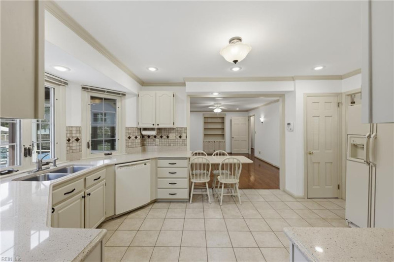 Photo 6 of 46 residential for sale in Chesapeake virginia