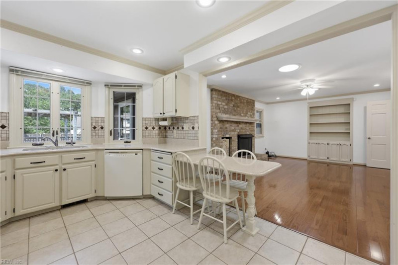 Photo 7 of 46 residential for sale in Chesapeake virginia