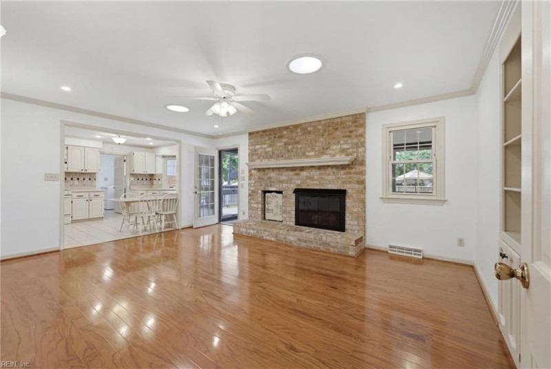 Photo 9 of 46 residential for sale in Chesapeake virginia