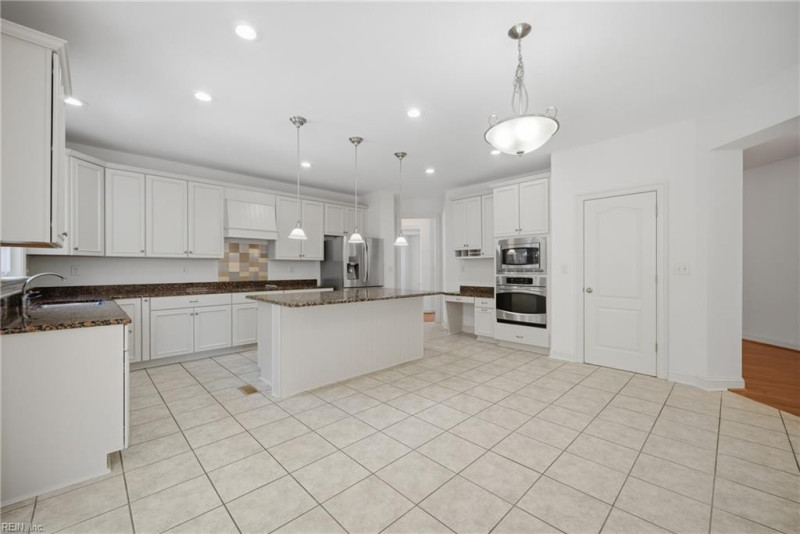 Photo 11 of 48 residential for sale in Chesapeake virginia