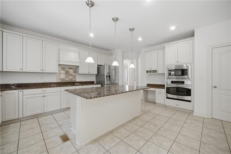 Photo 12 of 48 residential for sale in Chesapeake virginia
