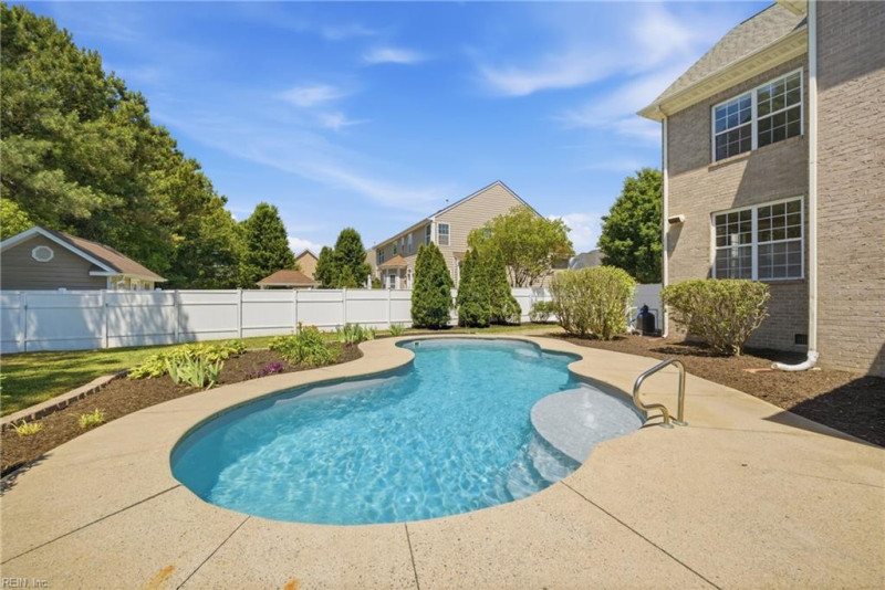 Photo 19 of 48 residential for sale in Chesapeake virginia