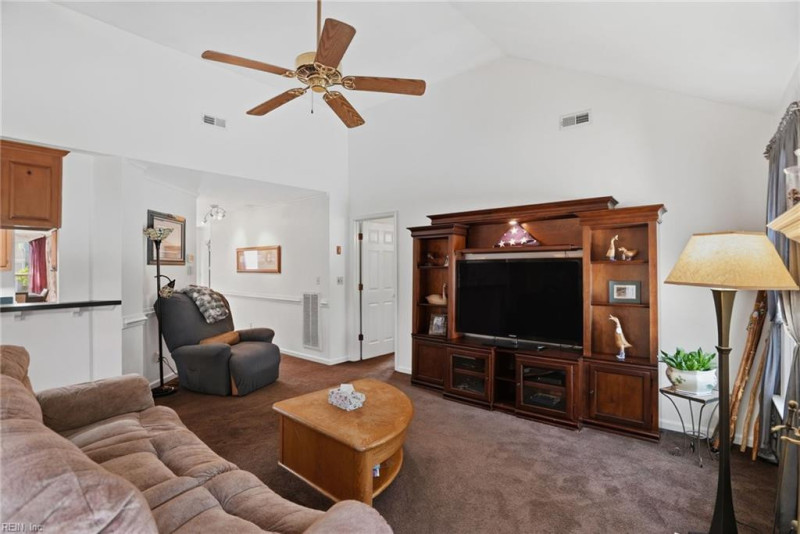 Photo 16 of 40 residential for sale in Chesapeake virginia