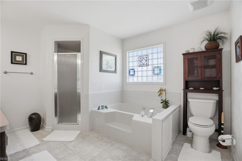 Photo 19 of 40 residential for sale in Chesapeake virginia