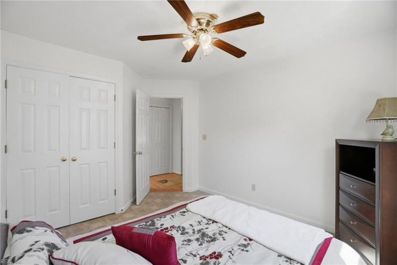 Photo 25 of 40 residential for sale in Chesapeake virginia
