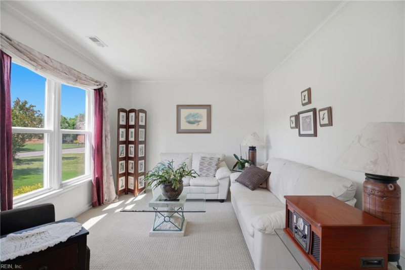 Photo 5 of 40 residential for sale in Chesapeake virginia