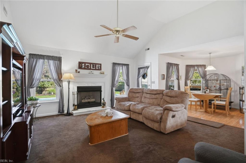 Photo 7 of 40 residential for sale in Chesapeake virginia