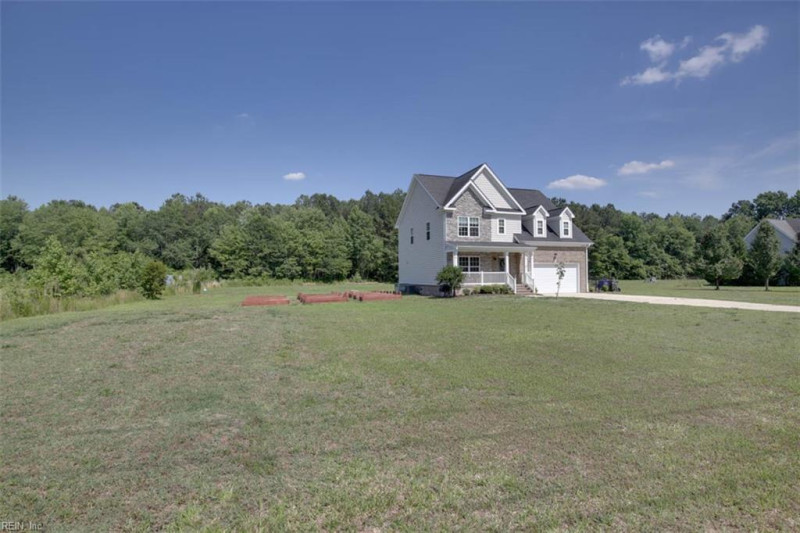 Photo 4 of 41 residential for sale in Suffolk virginia