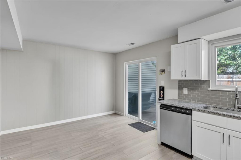 Photo 11 of 35 residential for sale in Virginia Beach virginia