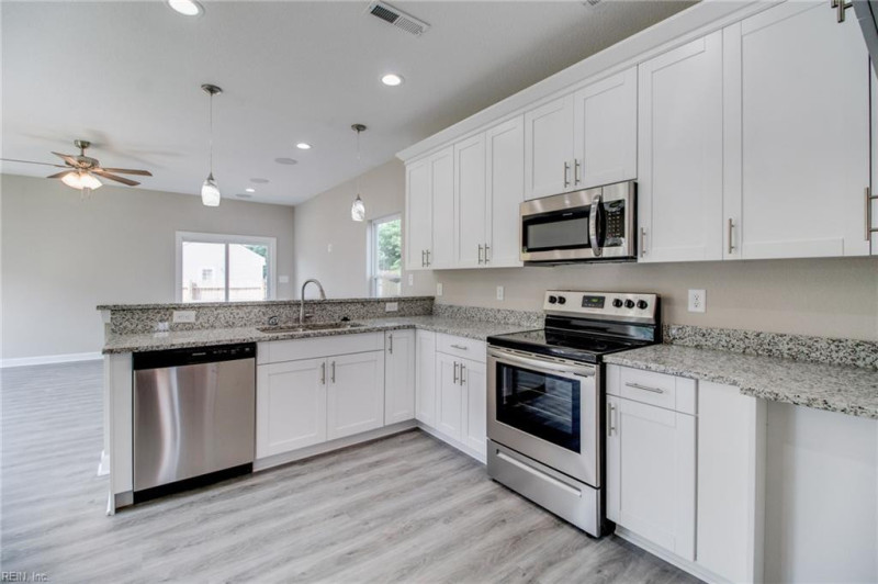 Photo 10 of 29 residential for sale in Suffolk virginia